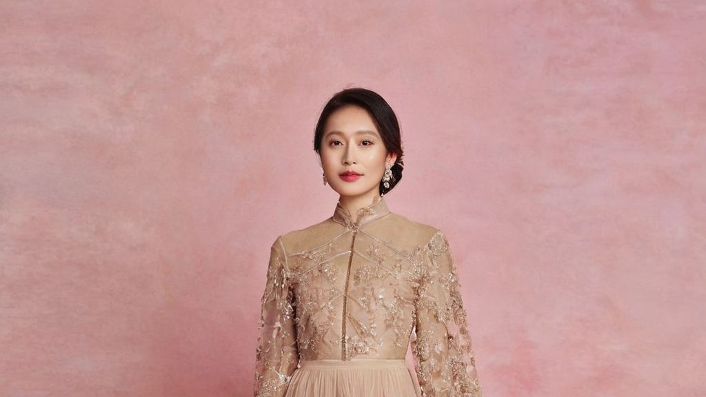 某明星直播被曝光幕后真相引热议 网红酱婷婷用吃瓜方式赢得粉丝心